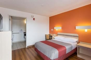 Motel 6 Baton Rouge East