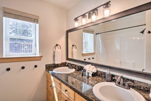 Luxe Leadville Getaway With Hot Tub, Fireplace!