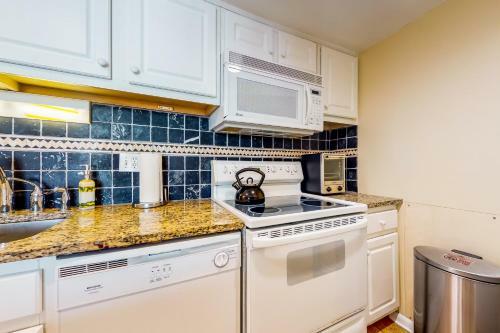 Sea Colony --- 910 Island House Ph#10