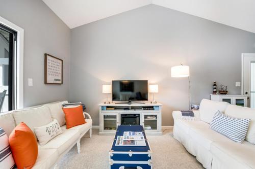 Sea Colony --- 6501 Woodland