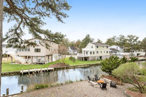 Salt Pond - 420 Canal Way East
