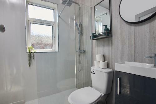 Gorgeous 2br House Wparking Sleeps6 By Purestay