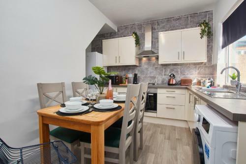 Gorgeous 2br House Wparking Sleeps6 By Purestay
