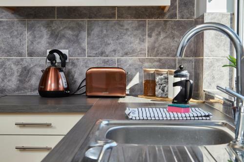 Gorgeous 2br House Wparking Sleeps6 By Purestay