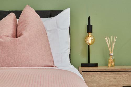 Gorgeous 2br House Wparking Sleeps6 By Purestay