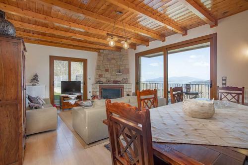Villa Pavliani Mountain Home