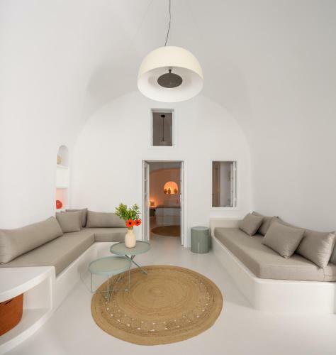 Lathouri Cave Villa