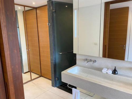 Apartamento Beachfront 2 Br Luxury Condo Chava Surin