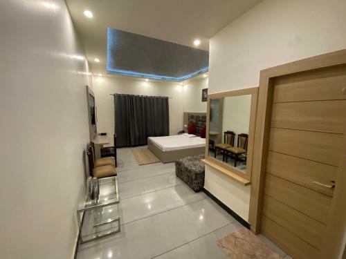 Neelgagan Hotel
