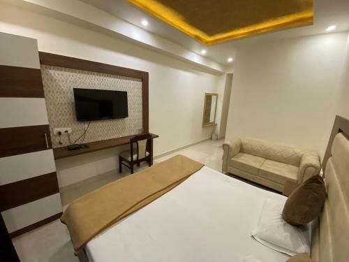 Neelgagan Hotel