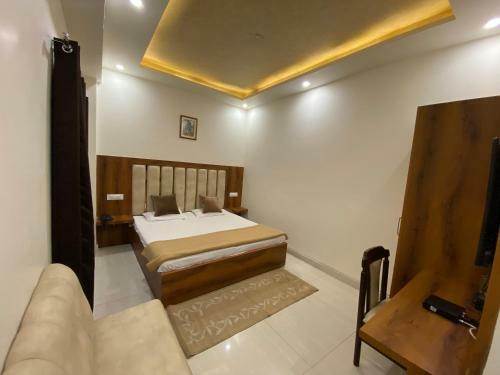 Neelgagan Hotel