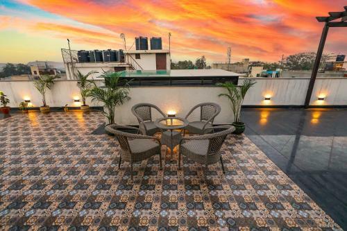 Fabhotel La Paz Stay