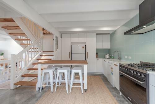 Ocean Views - Sunshine Beach Townhouse & Pool