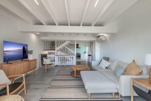 Ocean Views - Sunshine Beach Townhouse & Pool