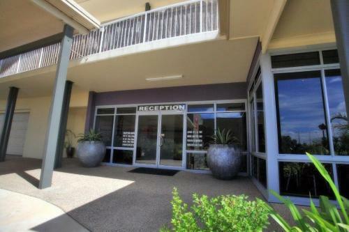 Hotel Mayfair Motel