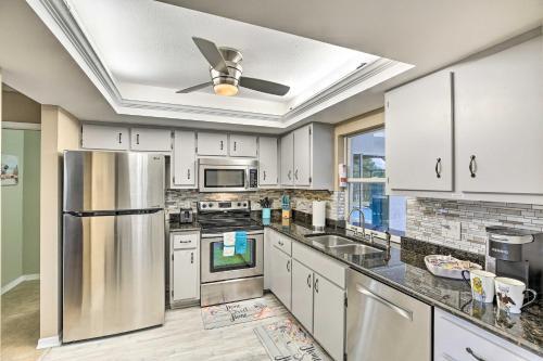 Sunny Cape Coral Getaway With Furnished Patio!
