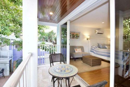 Apartamento Mojoe's Villa 9 - Steps From The Beach