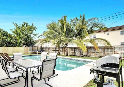 Huge Villa With Pool Trampoline