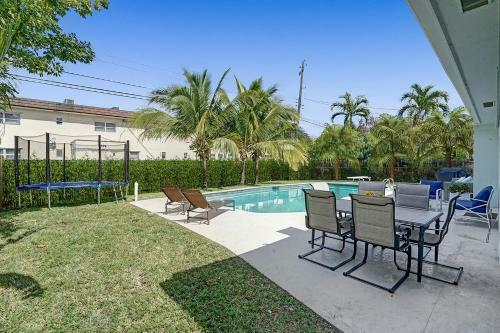 Huge Villa With Pool Trampoline