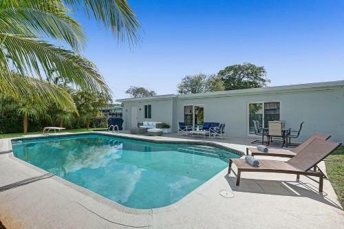 Huge Villa With Pool Trampoline