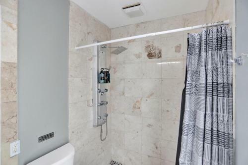 New Spacious 6bdr Villa Pool Tennis/airhockey