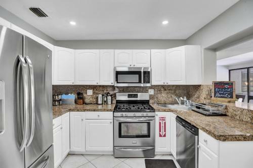 New Spacious 6bdr Villa Pool Tennis/airhockey