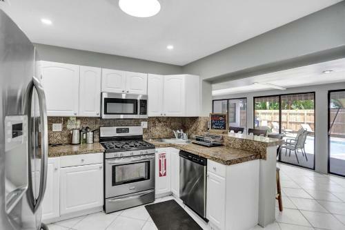 New Spacious 6bdr Villa Pool Tennis/airhockey
