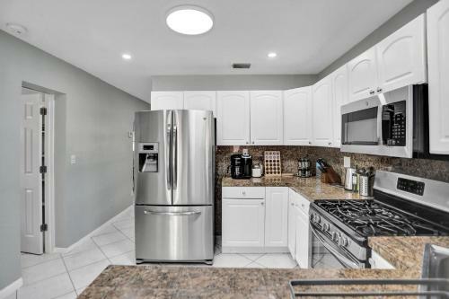 New Spacious 6bdr Villa Pool Tennis/airhockey