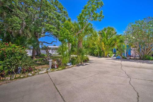 Riverfront Villa With Hot Tub And Fire Pit Access