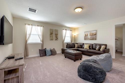 Instant Gratification - 8 Bdm Villa In Gated Comm, Villa