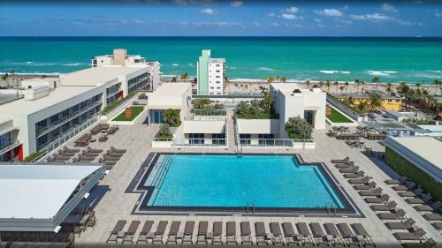 5 Beachfront Resort -rooftop Pool 2 Br 2 Br Bay View