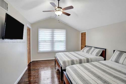 Villa Beach House W/ Heated Pool