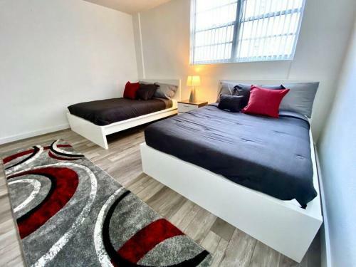 Modern 1 Bedroom Apartment W/ Hated Pool!!