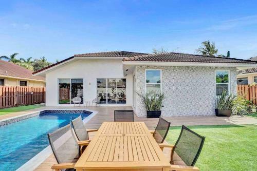 Villa Luna- Designer Home With Heated Pool Must!
