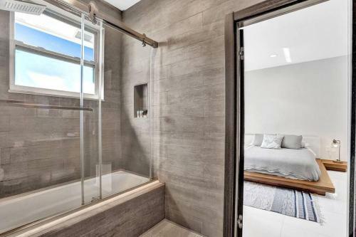 Villa Luna- Designer Home With Heated Pool Must!