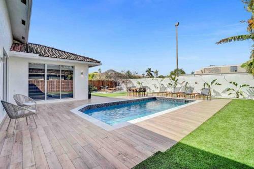 Villa Luna- Designer Home With Heated Pool Must!