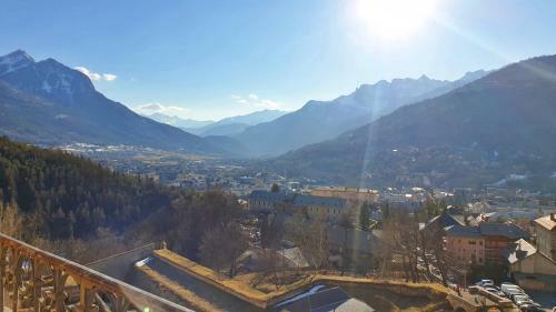 Apartamento T5 De Charme Cit� Vauban - Terrasse, Vue, Soleil