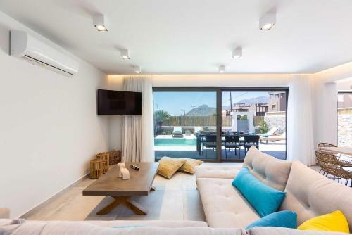 Villa Smili-naiades/3 Bedrooms, Luxury, Beachfront