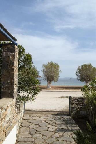 Beachfront 2br Apartment - Free Parking