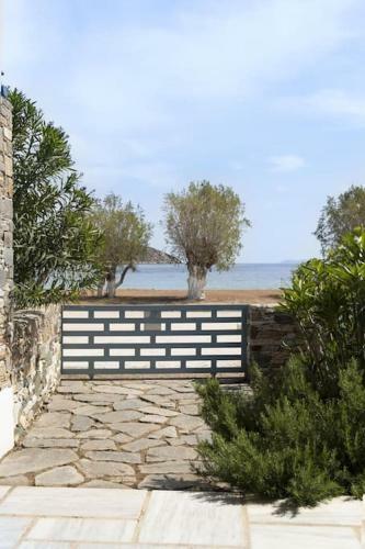 Beachfront 2br Apartment - Free Parking