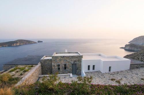 Dreamy Cycladic Luxury Summer Villa 1