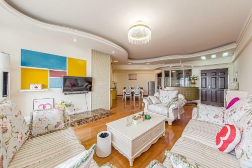 Locals Apartment House 01