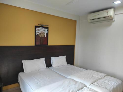 1bhk AC Service Apartment 103