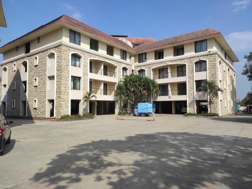 1bhk AC Service Apartment 103