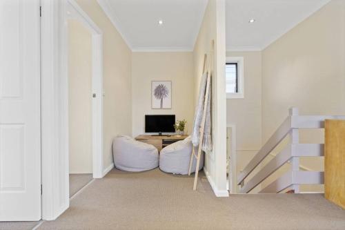 Blissful Bayside Escape / Fingal Bay