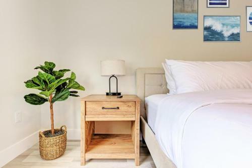 Beautiful 2 Bedroom Home Near Beach