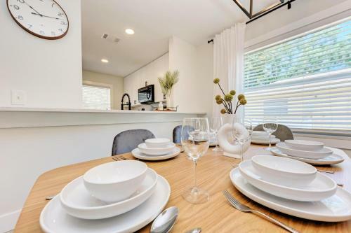 Beautiful 2 Bedroom Home Near Beach