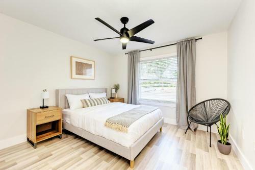 Beautiful 2 Bedroom Home Near Beach