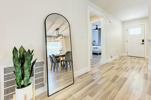 Beautiful 2 Bedroom Home Near Beach