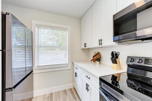 Beautiful 2 Bedroom Home Near Beach
